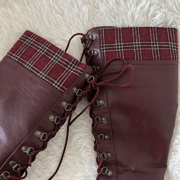 JustFab Molly Burgundy Flat Lace-Up Boots Size 7 - Picture 9 of 10